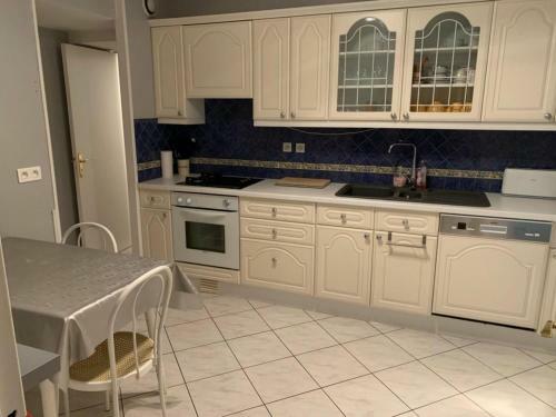 G�te Le Mans, 5 Pi�ces, 8 Personnes - Fr-1-410-302