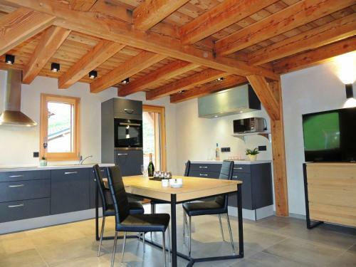 Chalet Les Gets, 5 Pi�ces, 8 Personnes - Fr-1-598-42