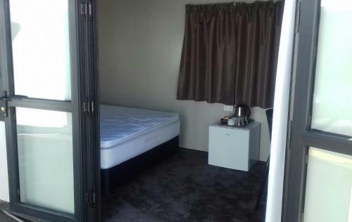 Bed & Breakfast Shooters Saloon