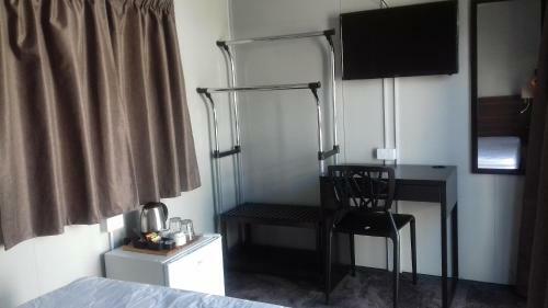 Bed & Breakfast Shooters Saloon