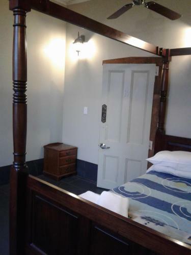 Bed & Breakfast Shooters Saloon