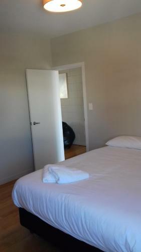 Bed & Breakfast Shooters Saloon