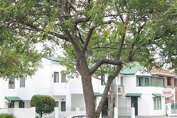 Greenlane Manor Motel