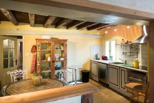 Levernois Chateau Sleeps 20 Pool Air Con Wifi