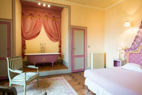 Levernois Chateau Sleeps 20 Pool Air Con Wifi