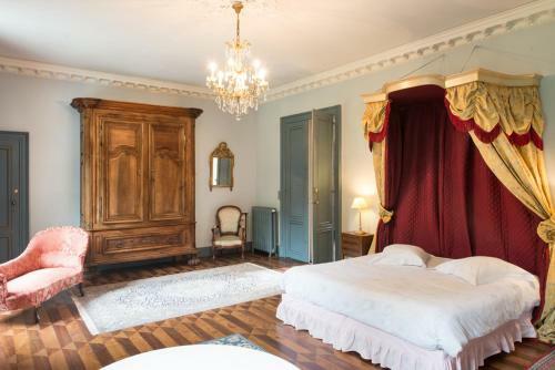 Levernois Chateau Sleeps 20 Pool Air Con Wifi