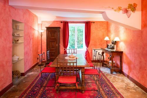 Levernois Chateau Sleeps 20 Pool Air Con Wifi
