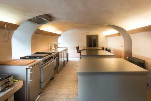 Levernois Chateau Sleeps 20 Pool Air Con Wifi
