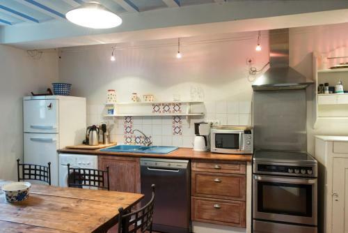 Levernois Chateau Sleeps 20 Pool Air Con Wifi