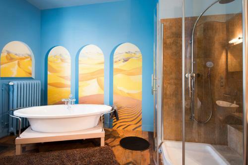 Levernois Chateau Sleeps 20 Pool Air Con Wifi