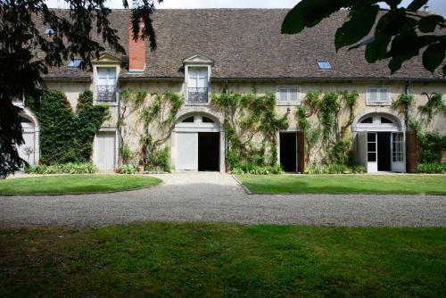 Levernois Chateau Sleeps 20 Pool Air Con Wifi