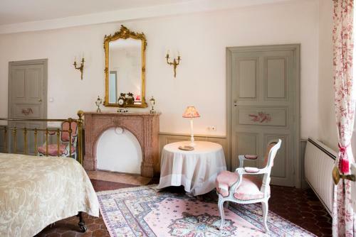 Levernois Chateau Sleeps 20 Pool Air Con Wifi