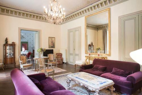 Levernois Chateau Sleeps 20 Pool Air Con Wifi