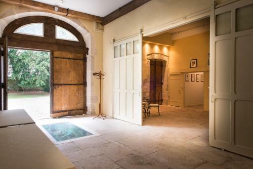 Levernois Chateau Sleeps 20 Pool Air Con Wifi