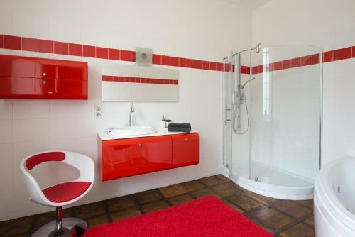Levernois Chateau Sleeps 20 Pool Air Con Wifi