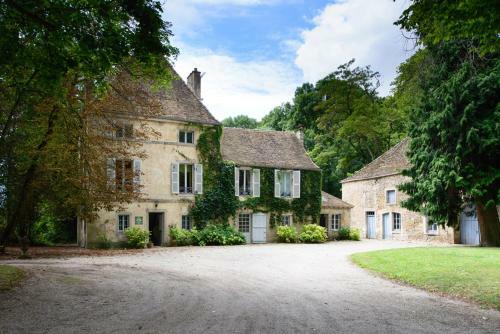 Levernois Chateau Sleeps 20 Pool Air Con Wifi
