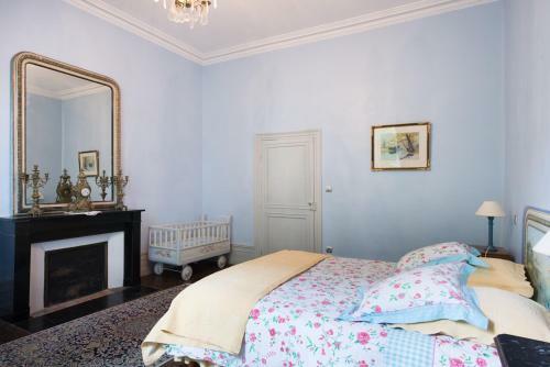 Levernois Chateau Sleeps 20 Pool Air Con Wifi