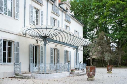Levernois Chateau Sleeps 20 Pool Air Con Wifi