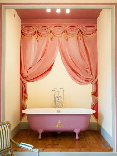 Levernois Chateau Sleeps 20 Pool Air Con Wifi