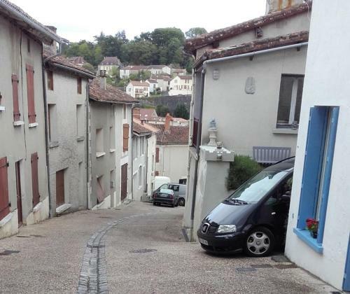 Charming 2-bed Cottage In Le Vigeant