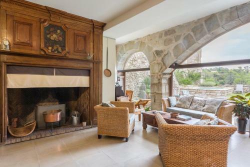 Limousis Chateau Sleeps 12 Pool Wifi
