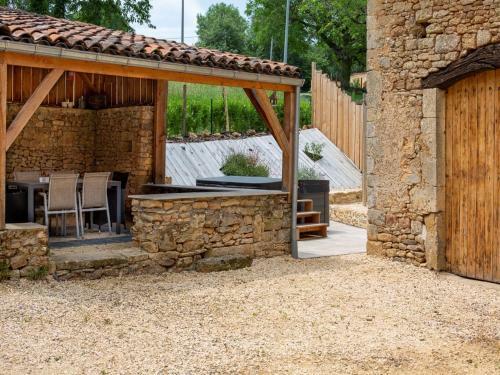 Rustic Holiday Home In Loubejac With Jacuzzi