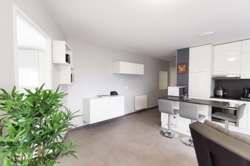 Charming Apartment Quiet Hotel Service