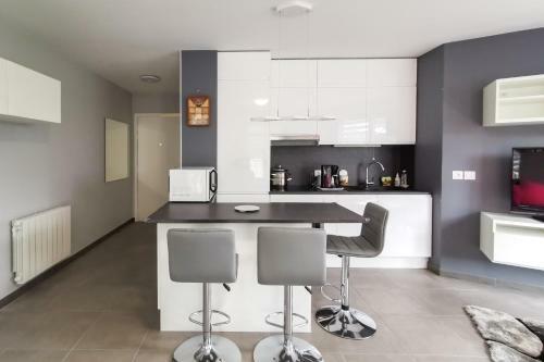 Charming Apartment Quiet Hotel Service