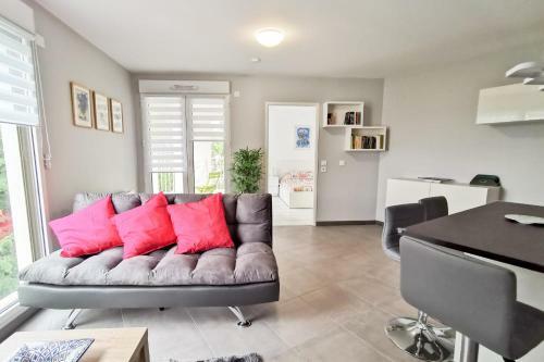 Charming Apartment Quiet Hotel Service