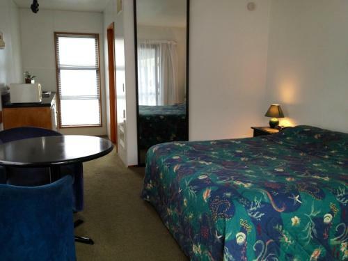 Academy Motor Lodge