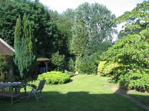 Modern Mansion In Machemont With Private Garden
