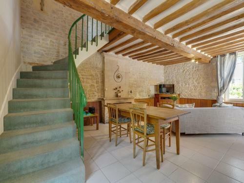 Heritage Holiday Home In Maisons Near Sea