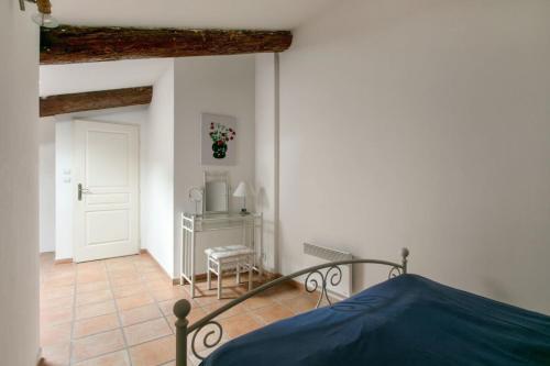 Traditional 2-bed French Villa