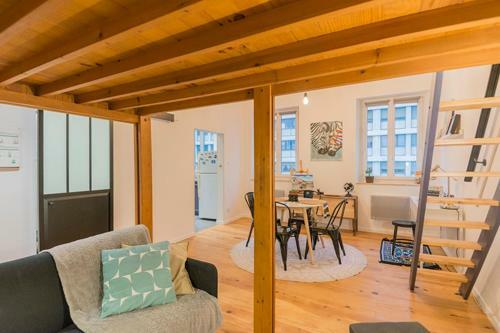 Design And Air Conditioned Apartment
