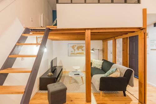 Design And Air Conditioned Apartment
