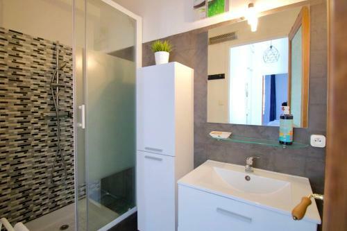 Large Apartment With Quiet Terrace