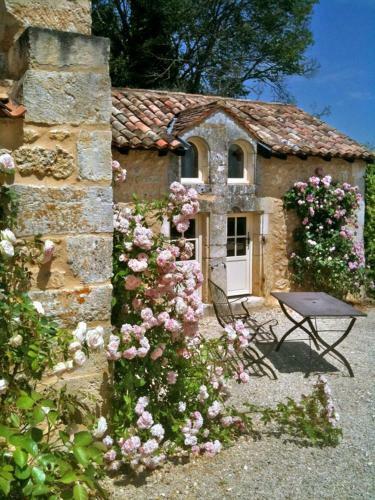 Martigue Chateau Sleeps 14 Pool Wifi