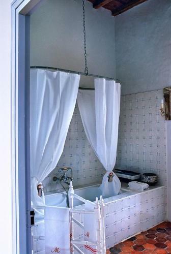 Martigue Chateau Sleeps 14 Pool Wifi