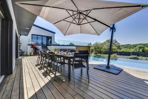 Nimes Villa Sleeps 12 Pool Air Con Wifi