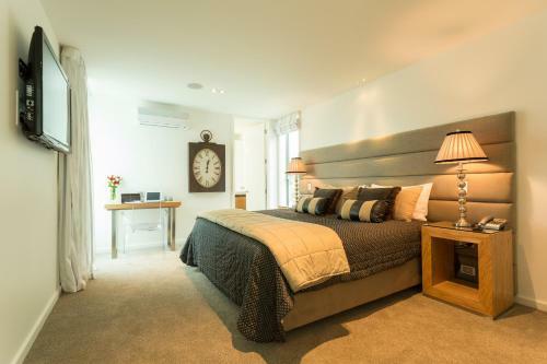 Bed & Breakfast The Establishment Boutique Accommodation
