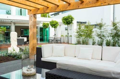 Bed & Breakfast The Establishment Boutique Accommodation