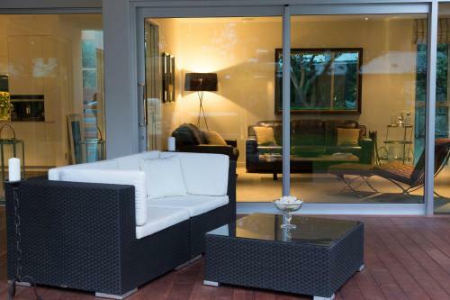 Bed & Breakfast The Establishment Boutique Accommodation