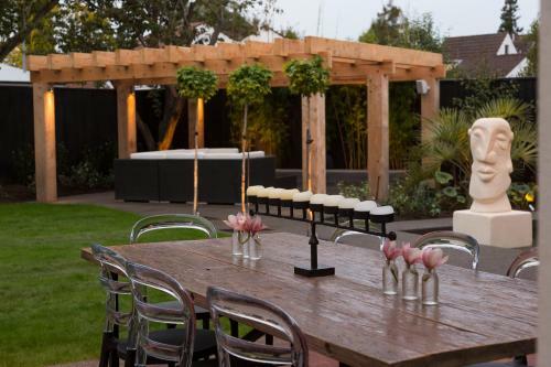 Bed & Breakfast The Establishment Boutique Accommodation