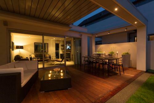 Bed & Breakfast The Establishment Boutique Accommodation