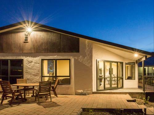 Clearbrook Motel & Serviced Apartments