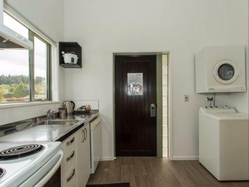Clearbrook Motel & Serviced Apartments