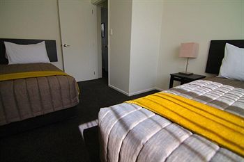 Airport Palms Motel