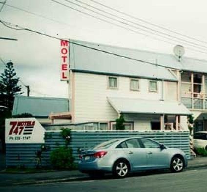 747 Motel & Car Hire