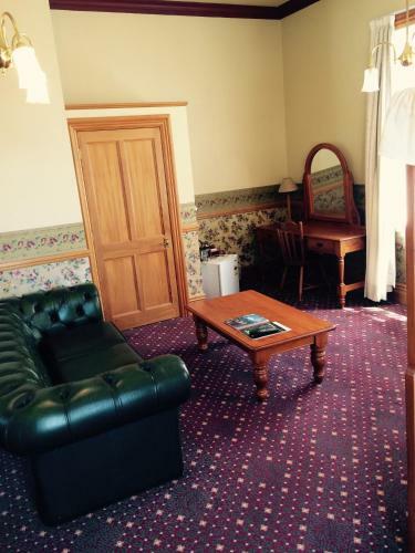 Shepherds Arms Hotel