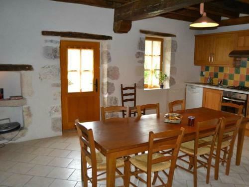 G�te Molineuf, 4 Pi�ces, 8 Personnes - Fr-1-491-216